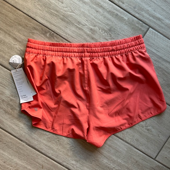 NWT Vuori Clementine Short 2.0 2.5” - Picture 3 of 11